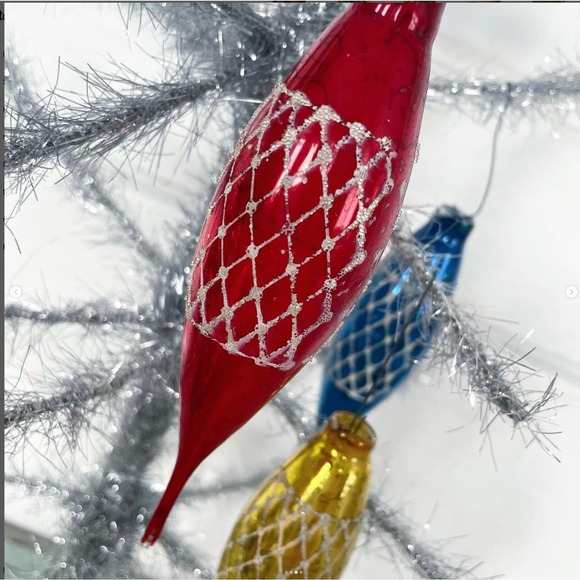 Vintage Christmas Ornaments Teardrop Icicle Glass Glittered Stencil No Caps SET3 - Picture 3 of 3